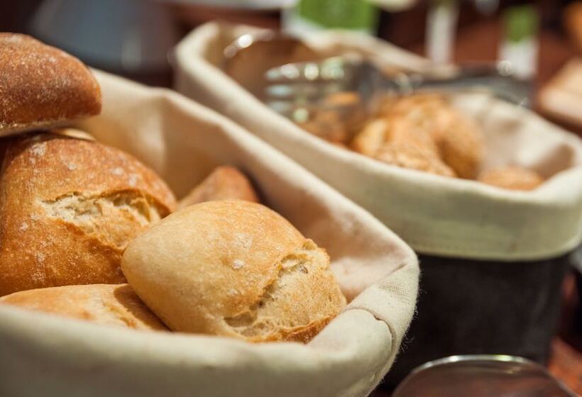 Отель Exe Mitre