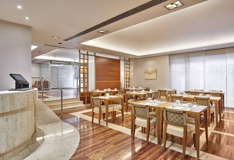 Отель Exe Mitre