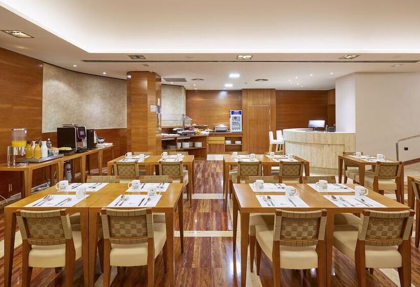 Отель Exe Mitre