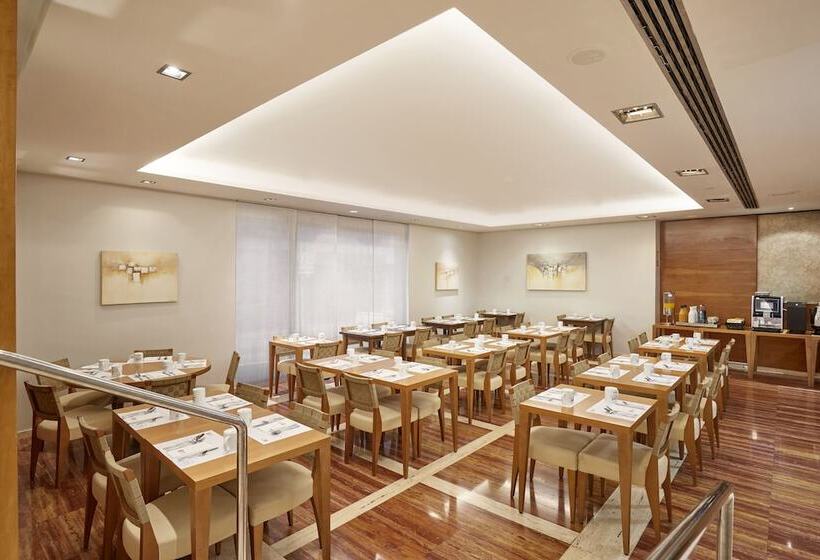 Отель Exe Mitre