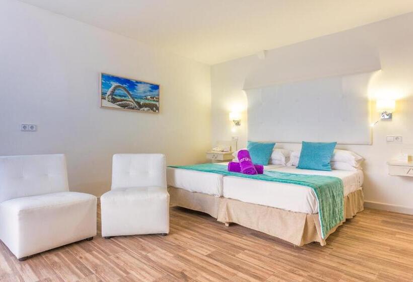 ホテル Fergus Style Cala Blanca Suites