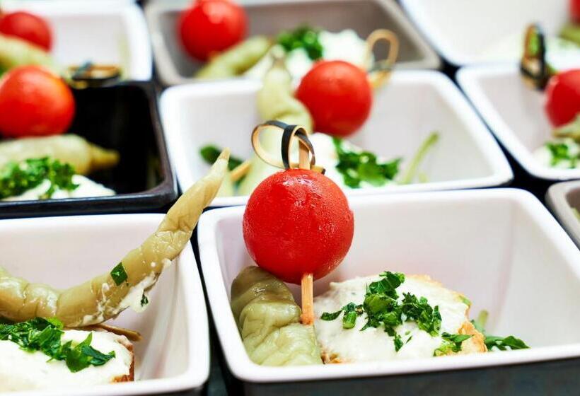 Отель Globales Cala'n Bosch