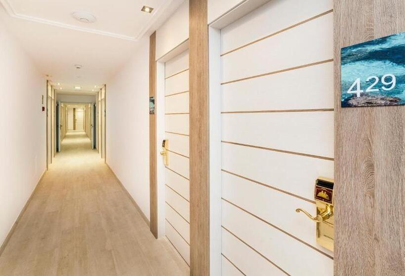 Отель Globales Lord Nelson - Adults Only