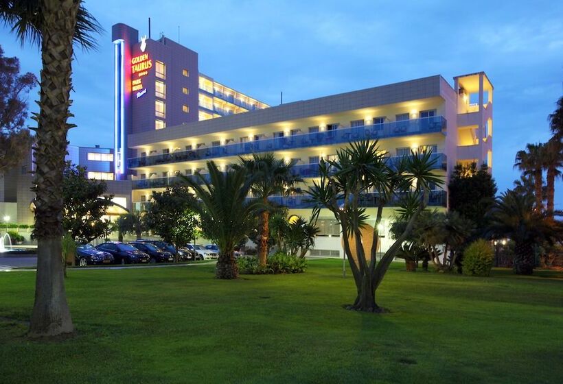 בית מלון כפרי Golden Taurus Aquapark Resort