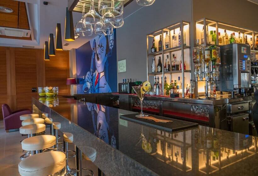 בית מלון כפרי Golden Taurus Aquapark Resort