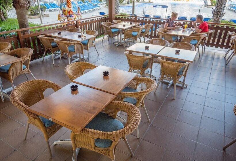 בית מלון כפרי Golden Taurus Aquapark Resort