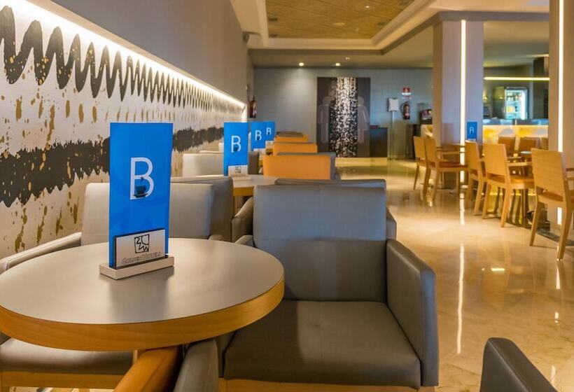 בית מלון כפרי Golden Taurus Aquapark Resort