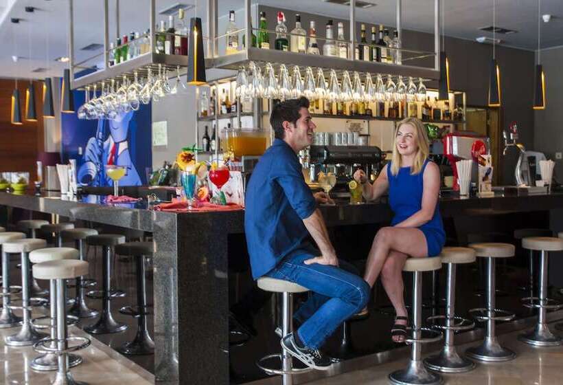 בית מלון כפרי Golden Taurus Aquapark Resort