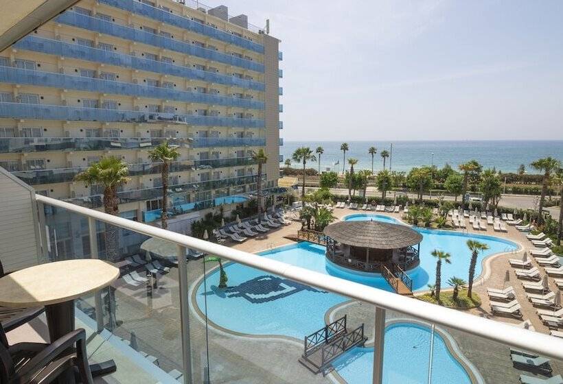 בית מלון כפרי Golden Taurus Aquapark Resort