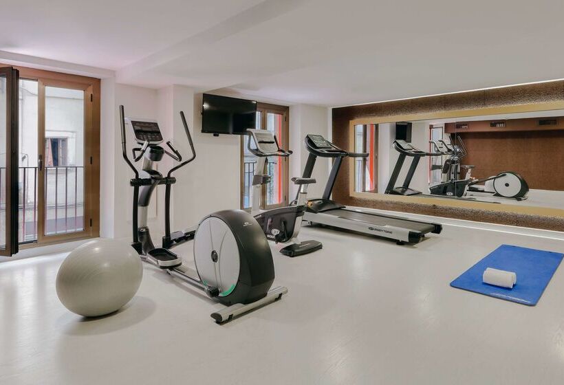 Отель Hesperia Barcelona Barri Gòtic