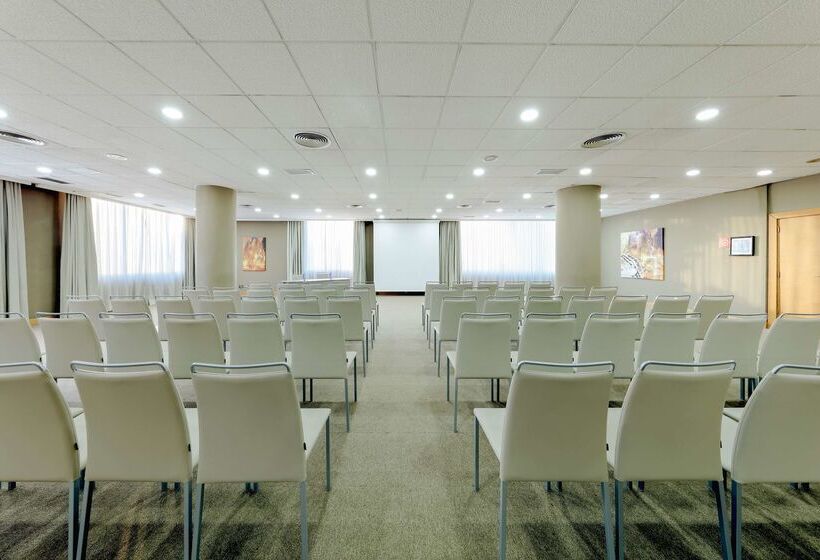 Отель Hesperia Barcelona Sant Just