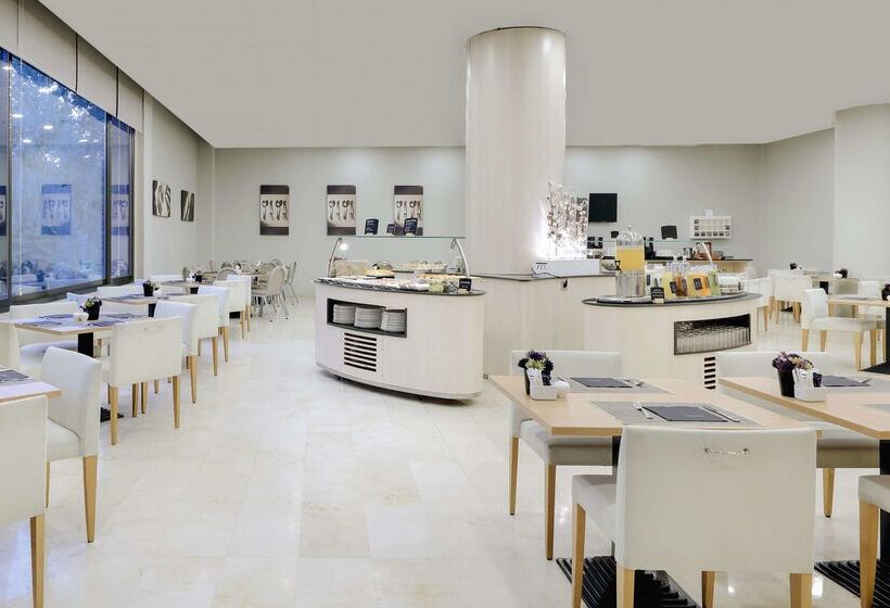 Отель Hesperia Barcelona Sant Just