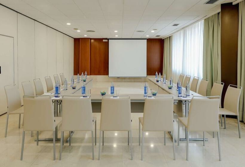 Отель Hesperia Barcelona Sant Just