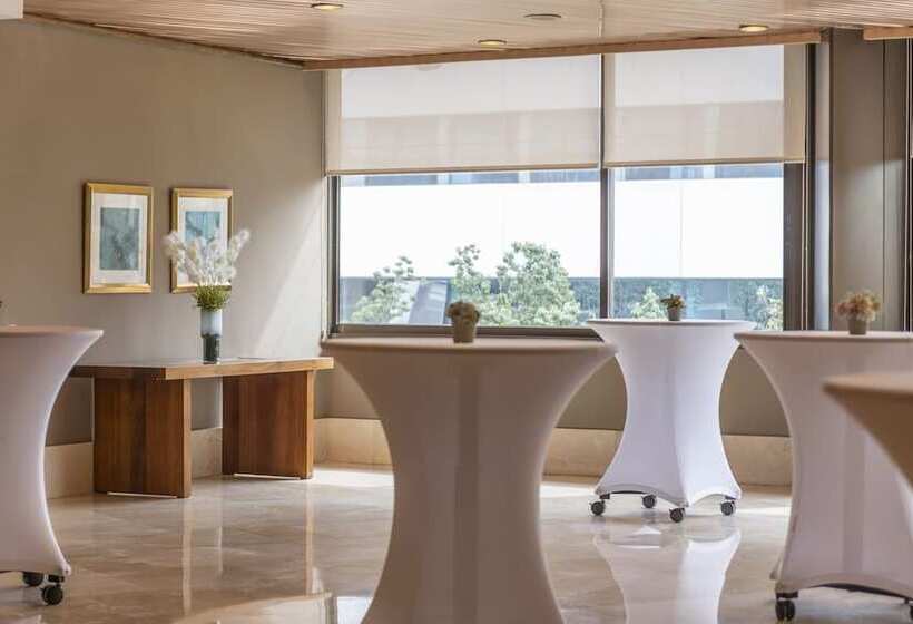 Отель Hesperia Barcelona Sant Just