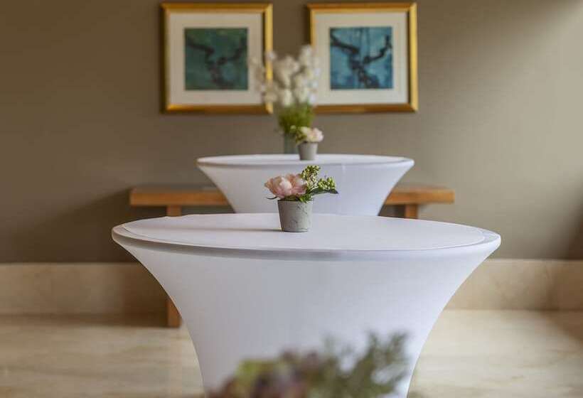 Отель Hesperia Barcelona Sant Just