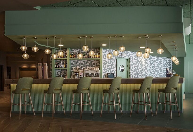 Отель Hesperia Barcelona Sant Just