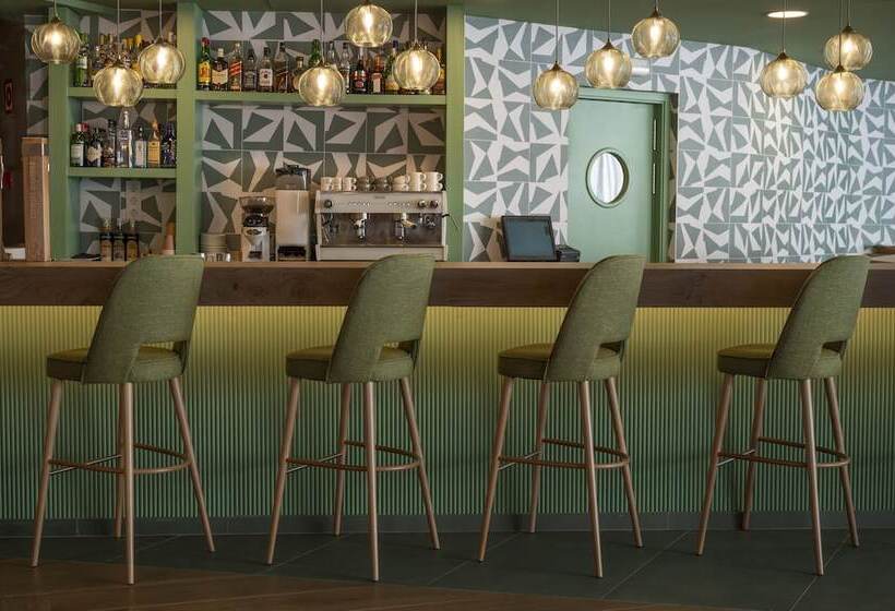 Отель Hesperia Barcelona Sant Just