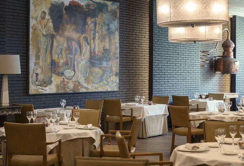 Отель Hesperia Barcelona Sant Just