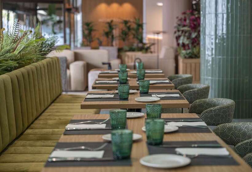 Отель Hesperia Barcelona Sant Just