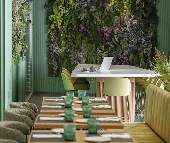 Отель Hesperia Barcelona Sant Just