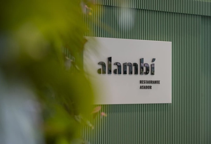 Отель Hesperia Barcelona Sant Just