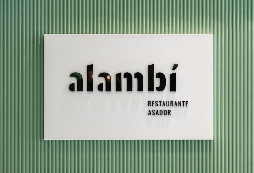 Отель Hesperia Barcelona Sant Just