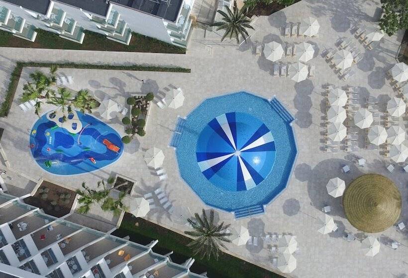 هتل Iberostar Waves Playa de Muro