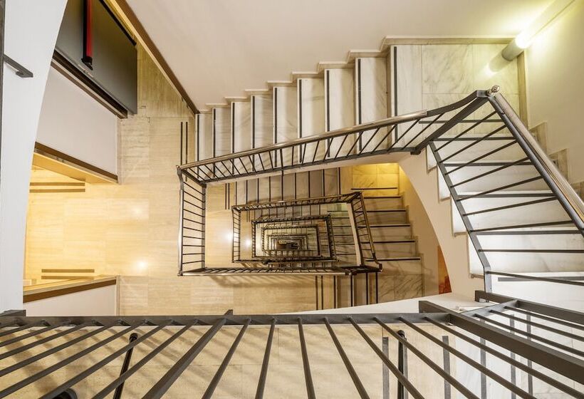 Отель Ilunion Almirante