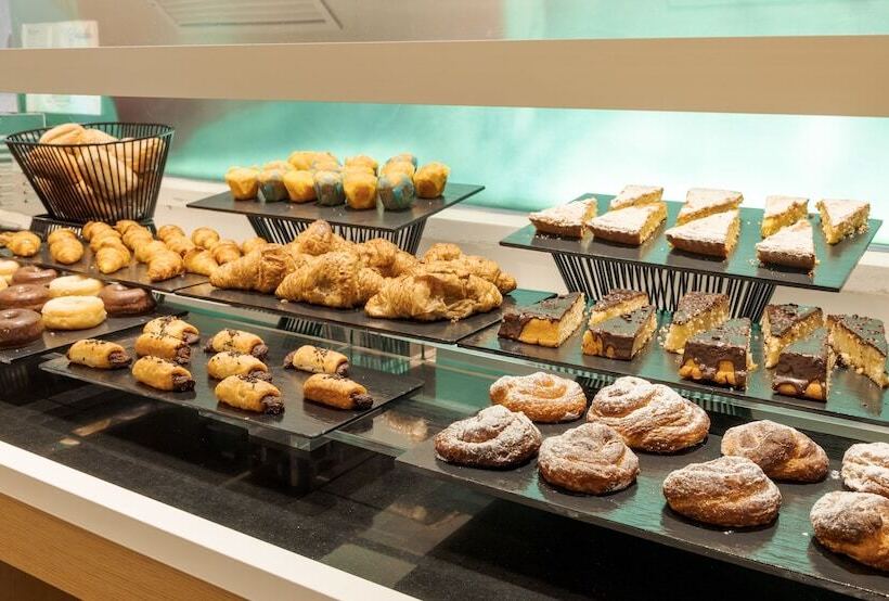 هتل Ilunion Almirante