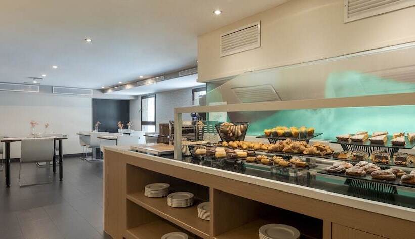 Отель Ilunion Almirante