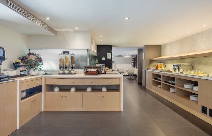 هتل Ilunion Almirante