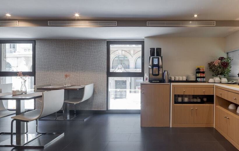 هتل Ilunion Almirante