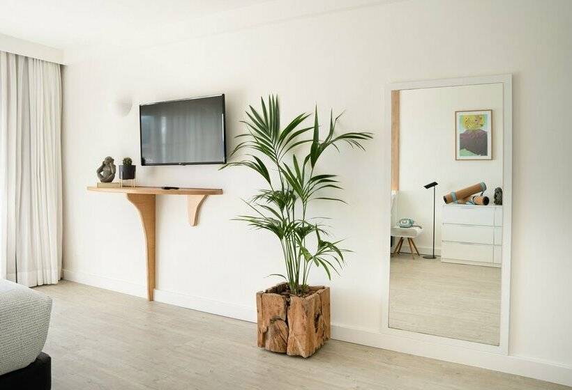 هتل Innside By Meliá Calviá Beach