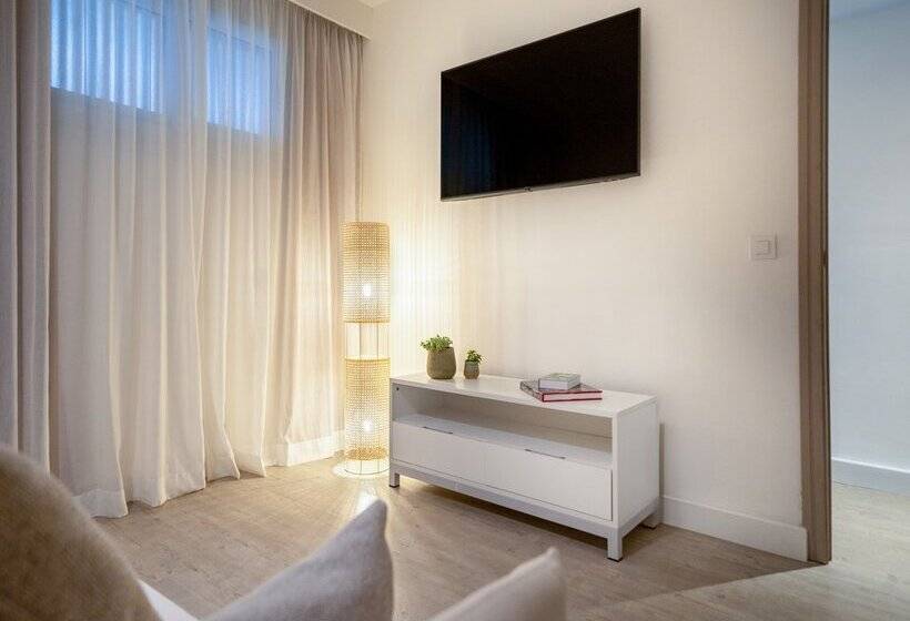 هتل Innside by Meliá Wave Calviá