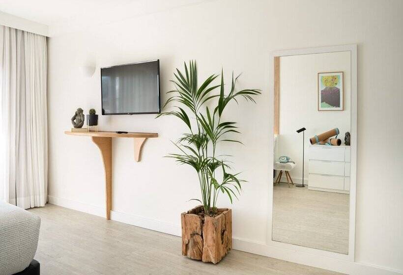 هتل Innside by Meliá Wave Calviá