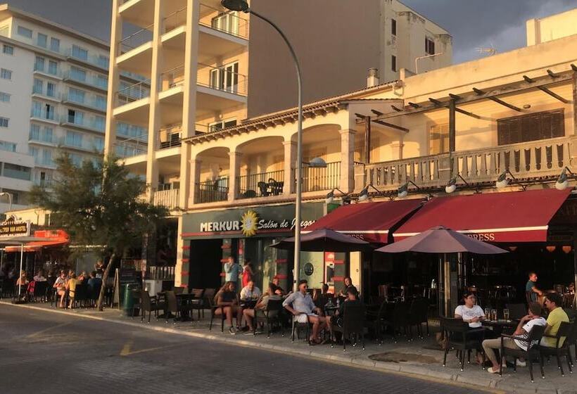 هتل Iris   Only Adults