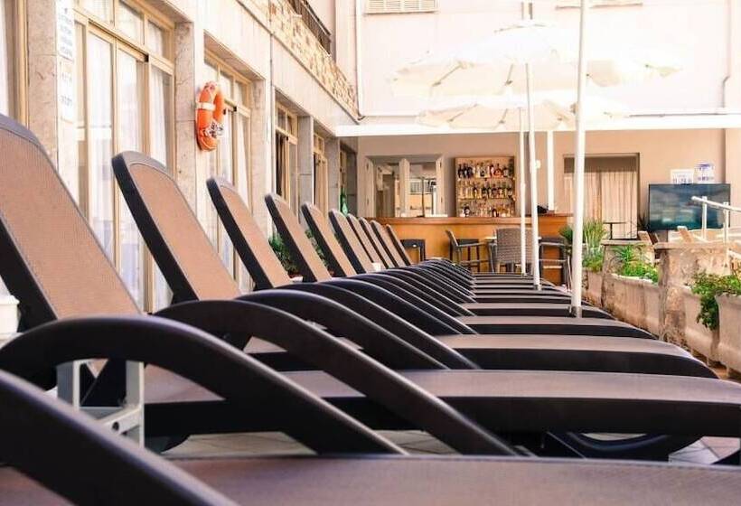 هتل Iris   Only Adults