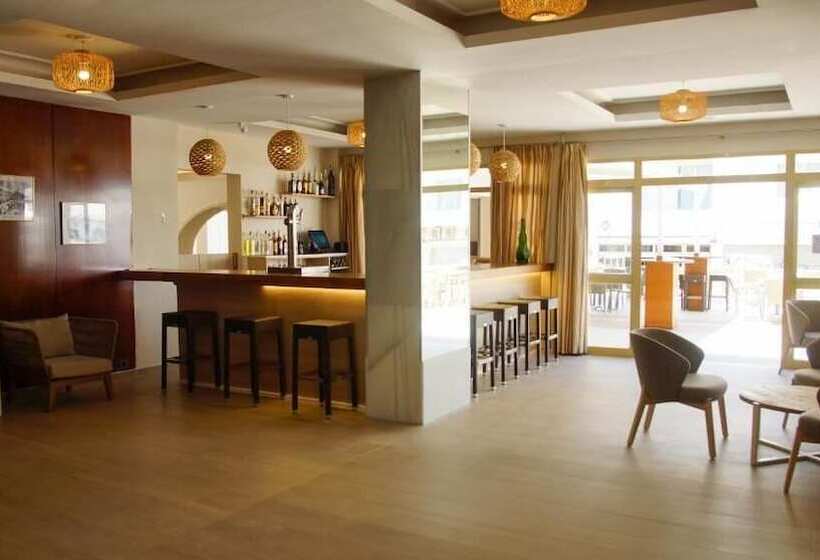 هتل Iris   Only Adults