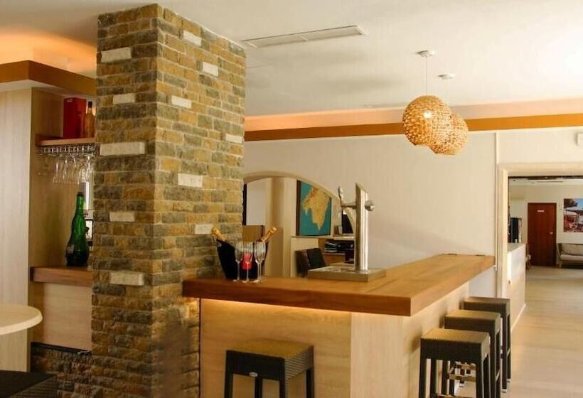 هتل Iris   Only Adults