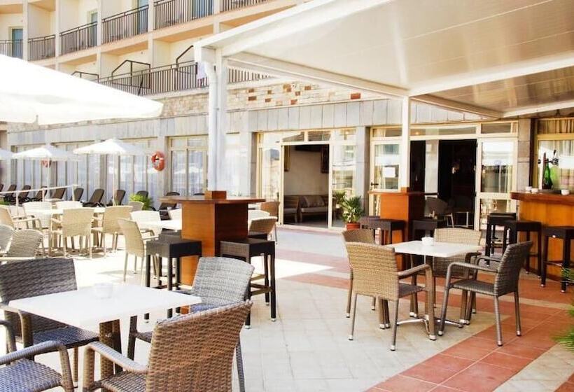 هتل Iris   Only Adults