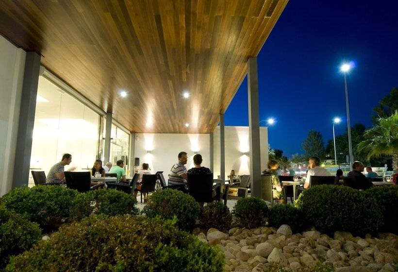 Las Gaviotas Suites Hotel & Spa