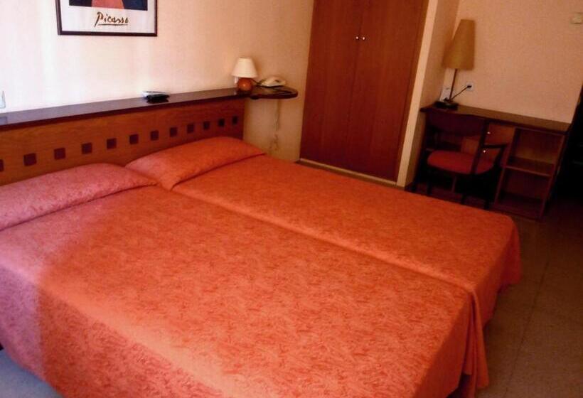 Отель Montmeló