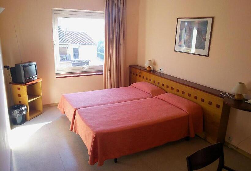 Отель Montmeló