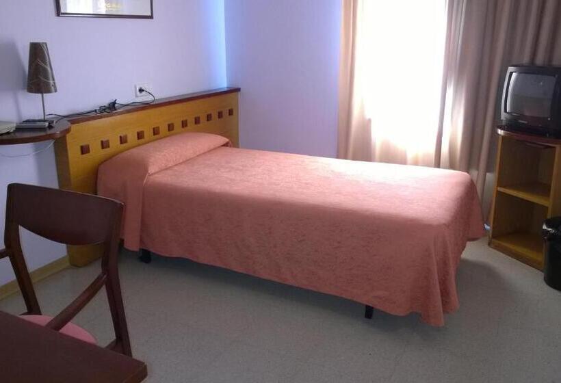 Отель Montmeló