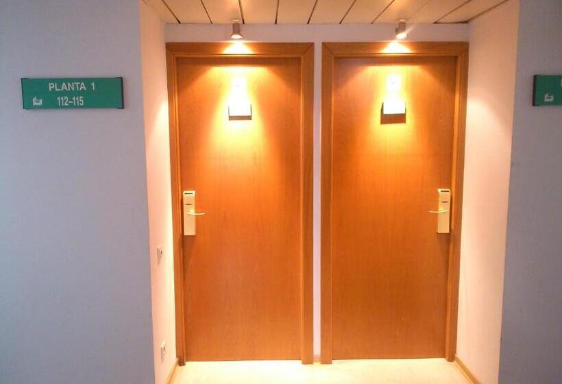 Отель Montmeló