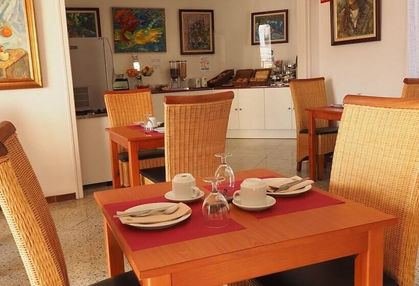 Отель Montserrat