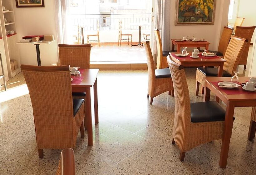 Отель Montserrat