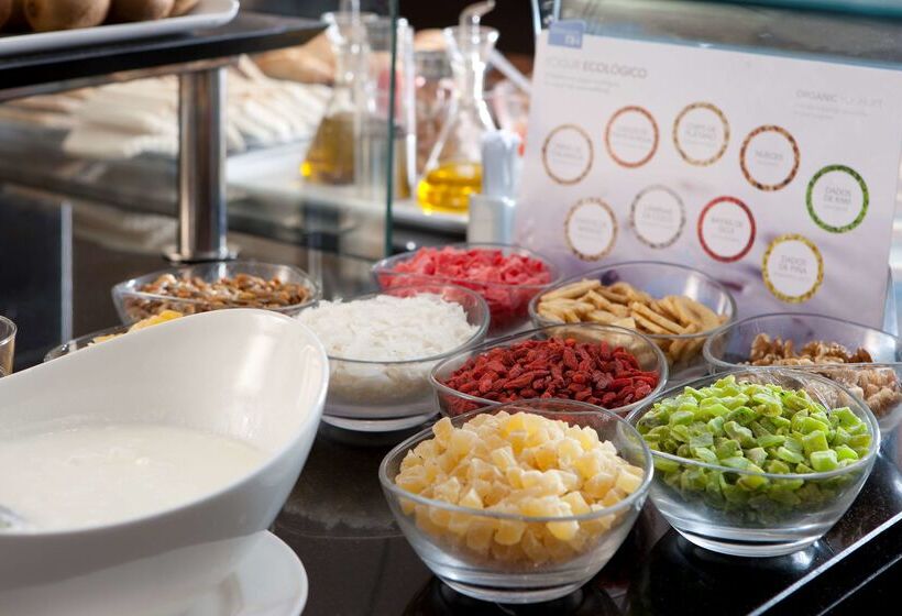 Отель NH Barcelona Stadium