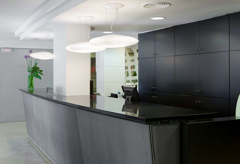 فندق NH Barcelona Stadium