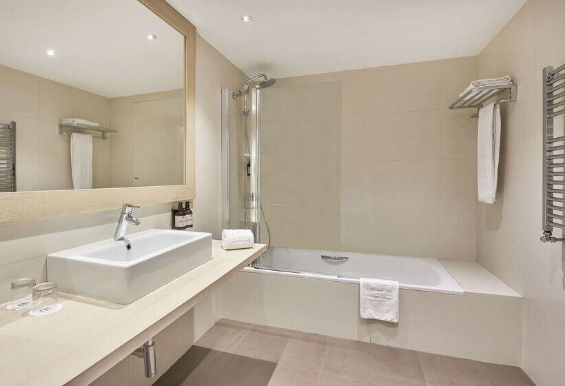 فندق NH Barcelona Stadium